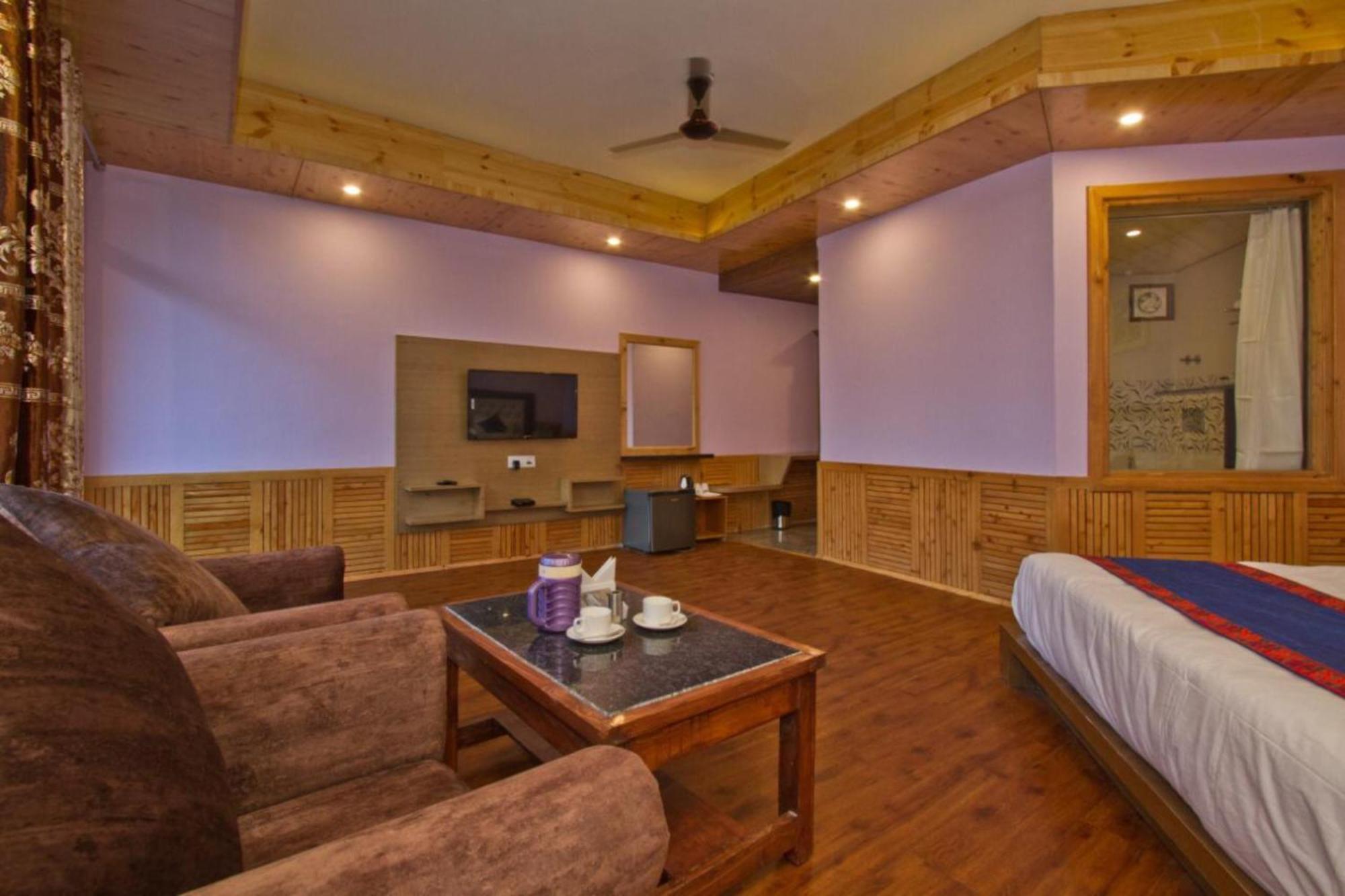 Goroomgo Hotel Bd Resort Manali - Excellent Stay With Family, Parking Facilities Экстерьер фото